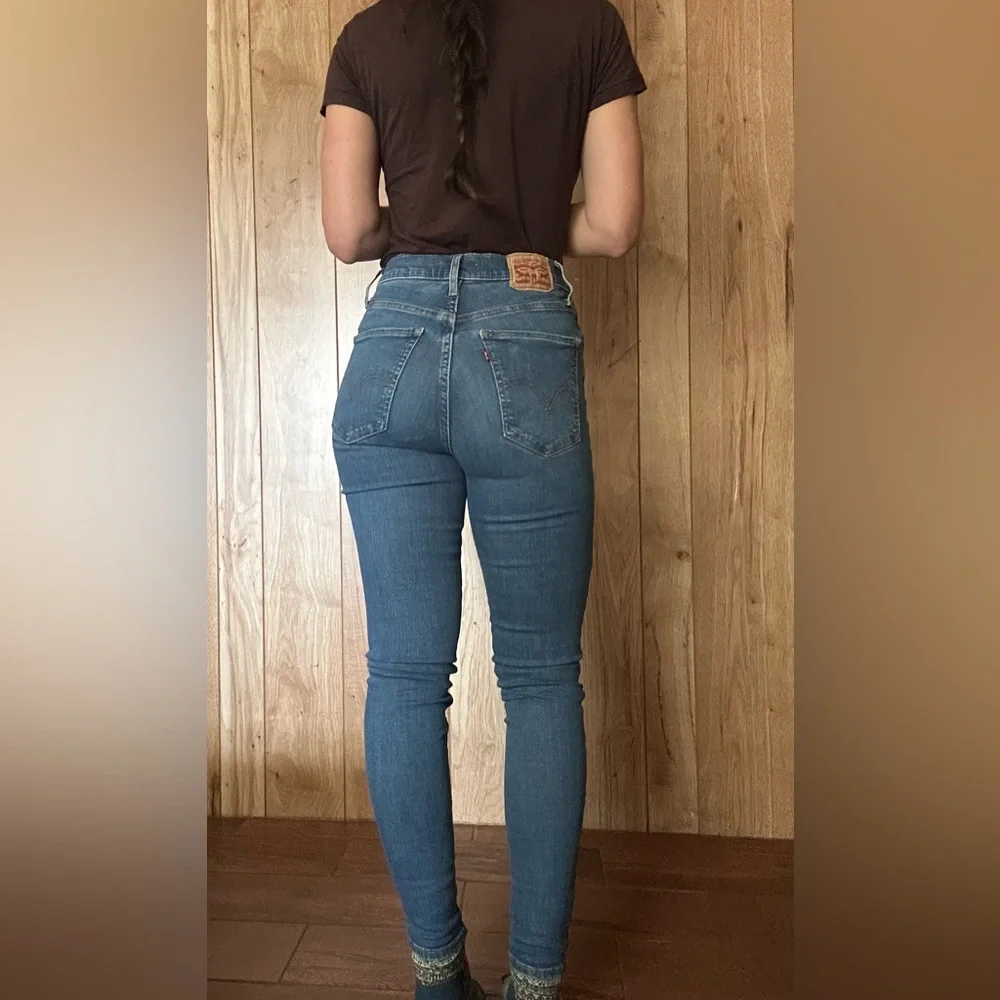 Levi's High Rise Skinny Jeans - Picture 3 of 12